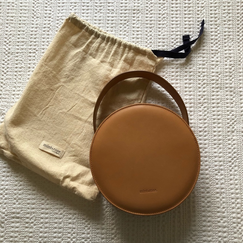 SOLD Mint&Rose Anne cuero round handbag EUC